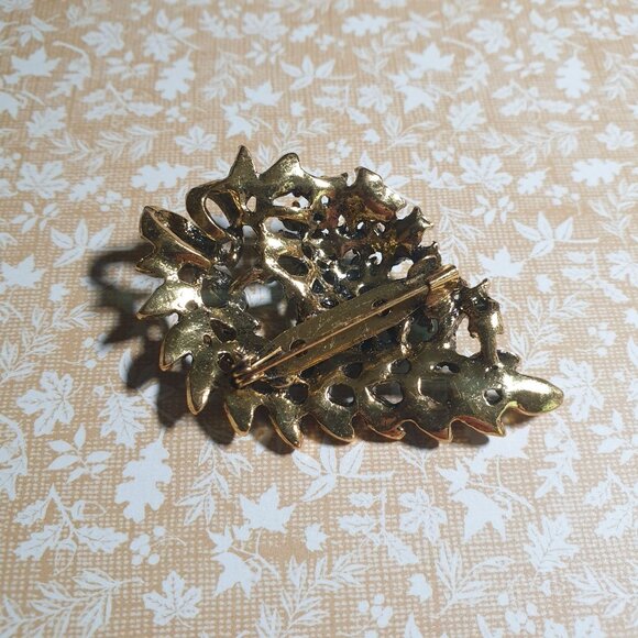 Vintage Gold Tone Leaf Brooch Blue Rhinestones Floral Design Retro Mom Gift - Picture 4 of 4